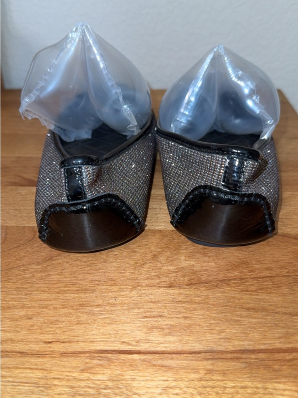 Michael Kors Lillie Women's Moccasin Flats Black Glitter
Patent Leather SZ 9 NEW - Picture 3 of 7